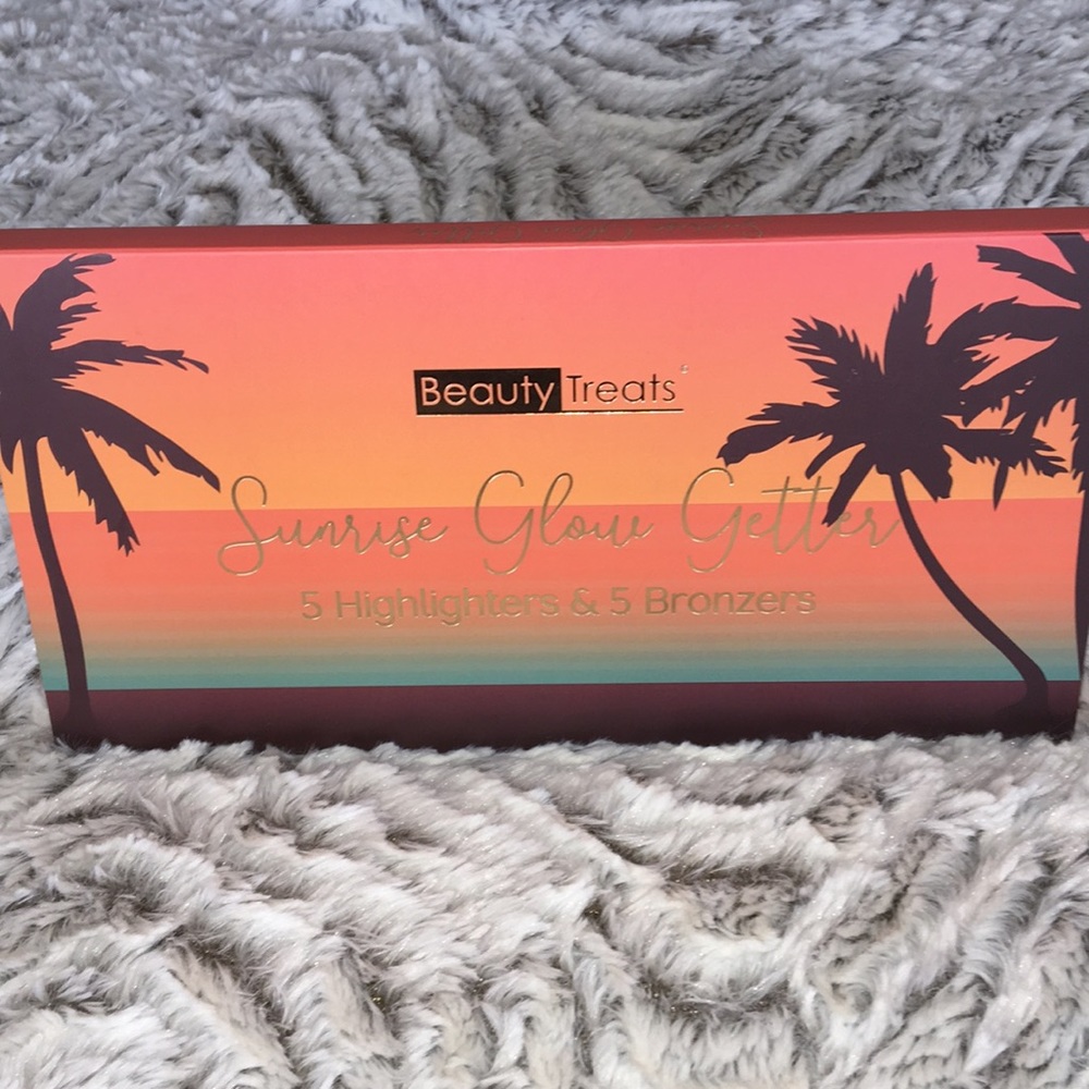 •Beauty Treats Highlighter & Bronzer Palette•